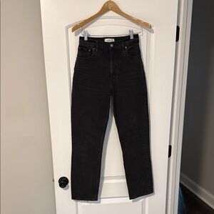 A&F Women’s 90s Ultra High Rise Straight Black Wash